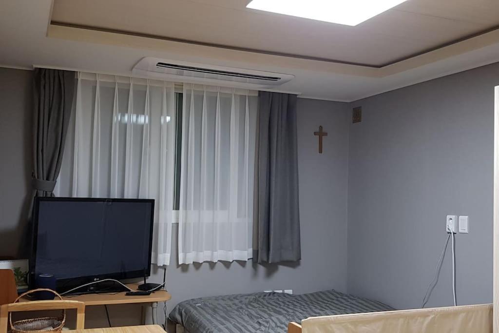 Gyeongbokgung Palace Seochon Christian - Foreigner Only Villa