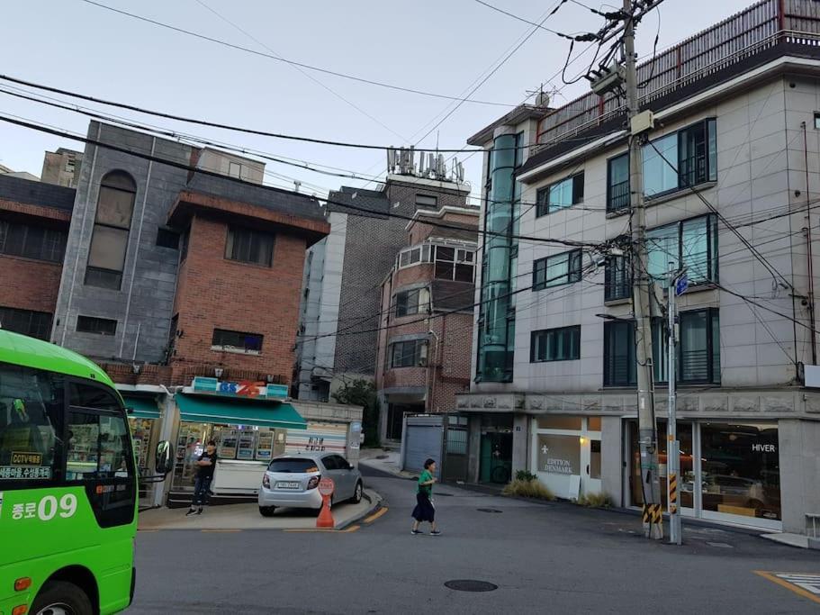 Villa Gyeongbokgung Palace Seochon Christian - Foreigner Only *