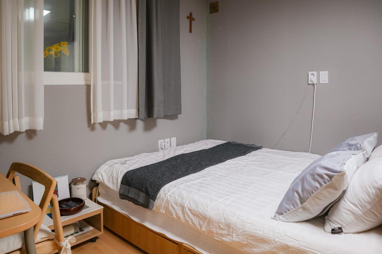 Gyeongbokgung Palace Seochon Christian - Foreigner Only Villa *